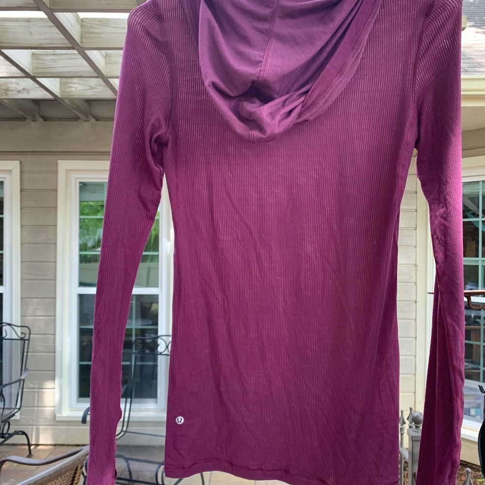 Lightweight lululemon pullover (long)